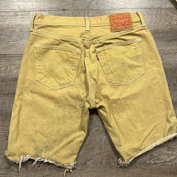 Levi’s hand dyed raw edge, high waisted mustardyellow Bermuda shorts size 34 - Picture 5 of 9